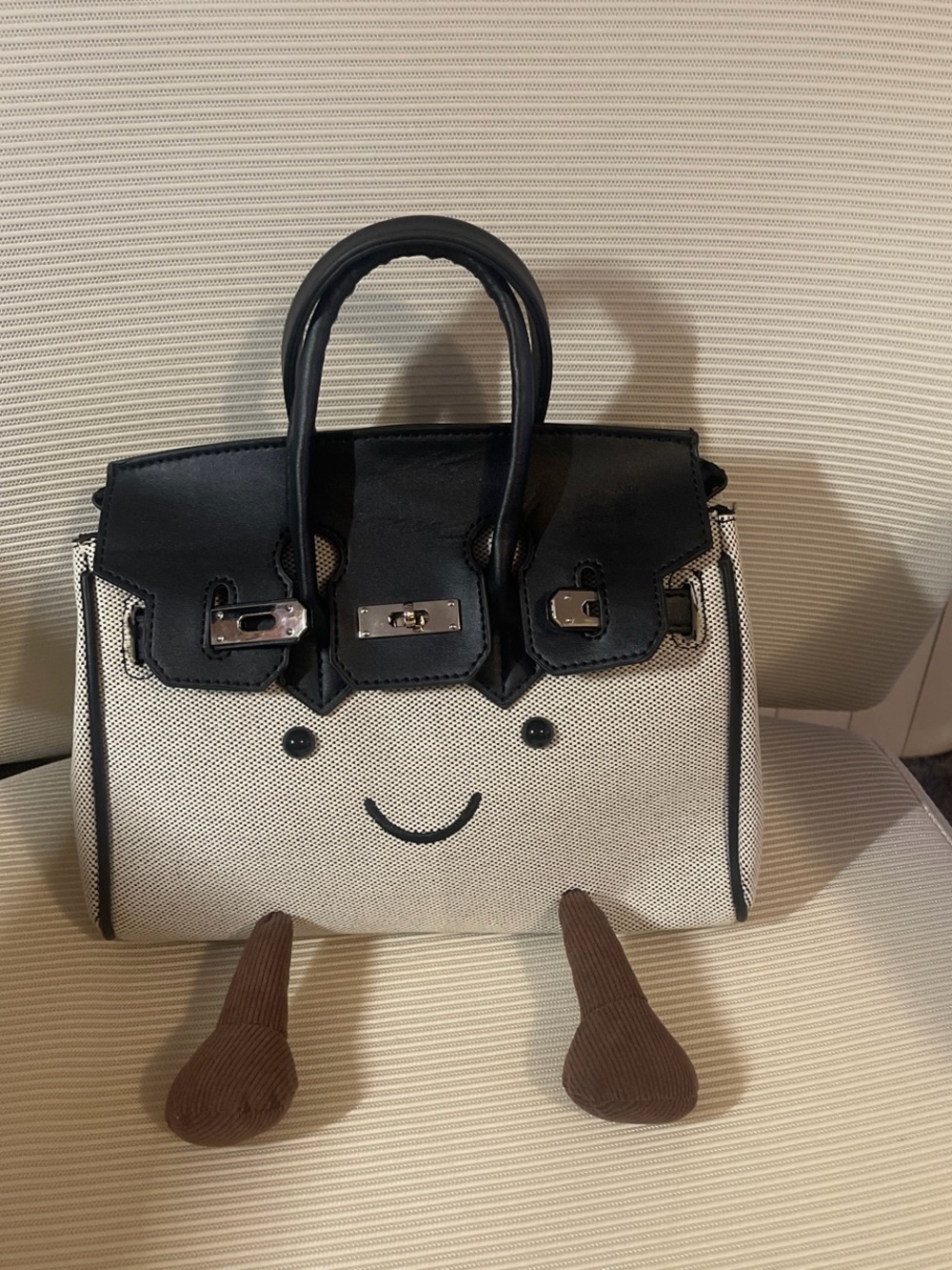 Brand new buckle bag black and cream
Canvas handbag